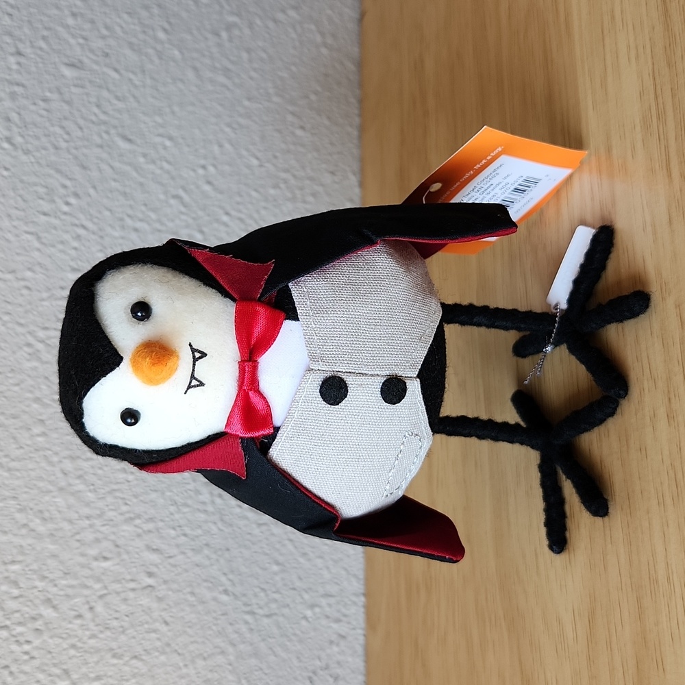 Falloween Featherly Friends Bird Vampire Halloween Figurine Hyde & EEK NWT